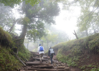 登拝（山を歩く）