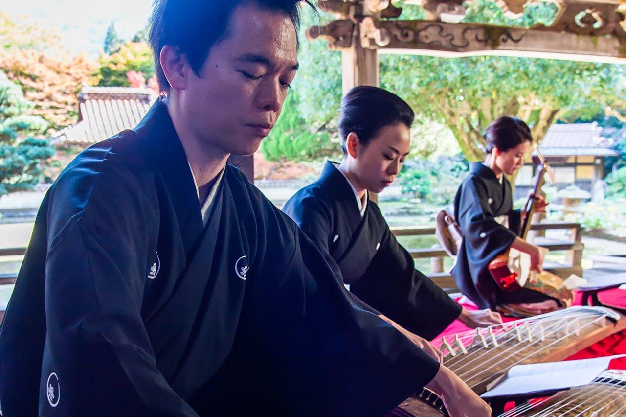 Japanese Classical Dance with Koto Music “Aki Ikkei”